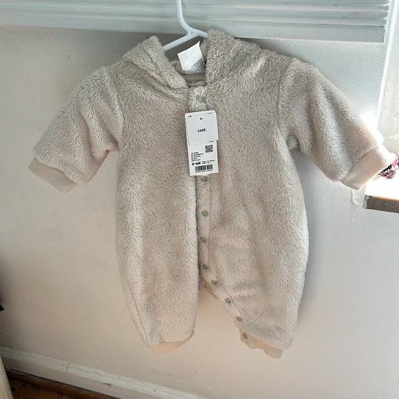 Uniqlo Fluffy Yarn Fleece One Piece Outfit - Picture 3 of 7